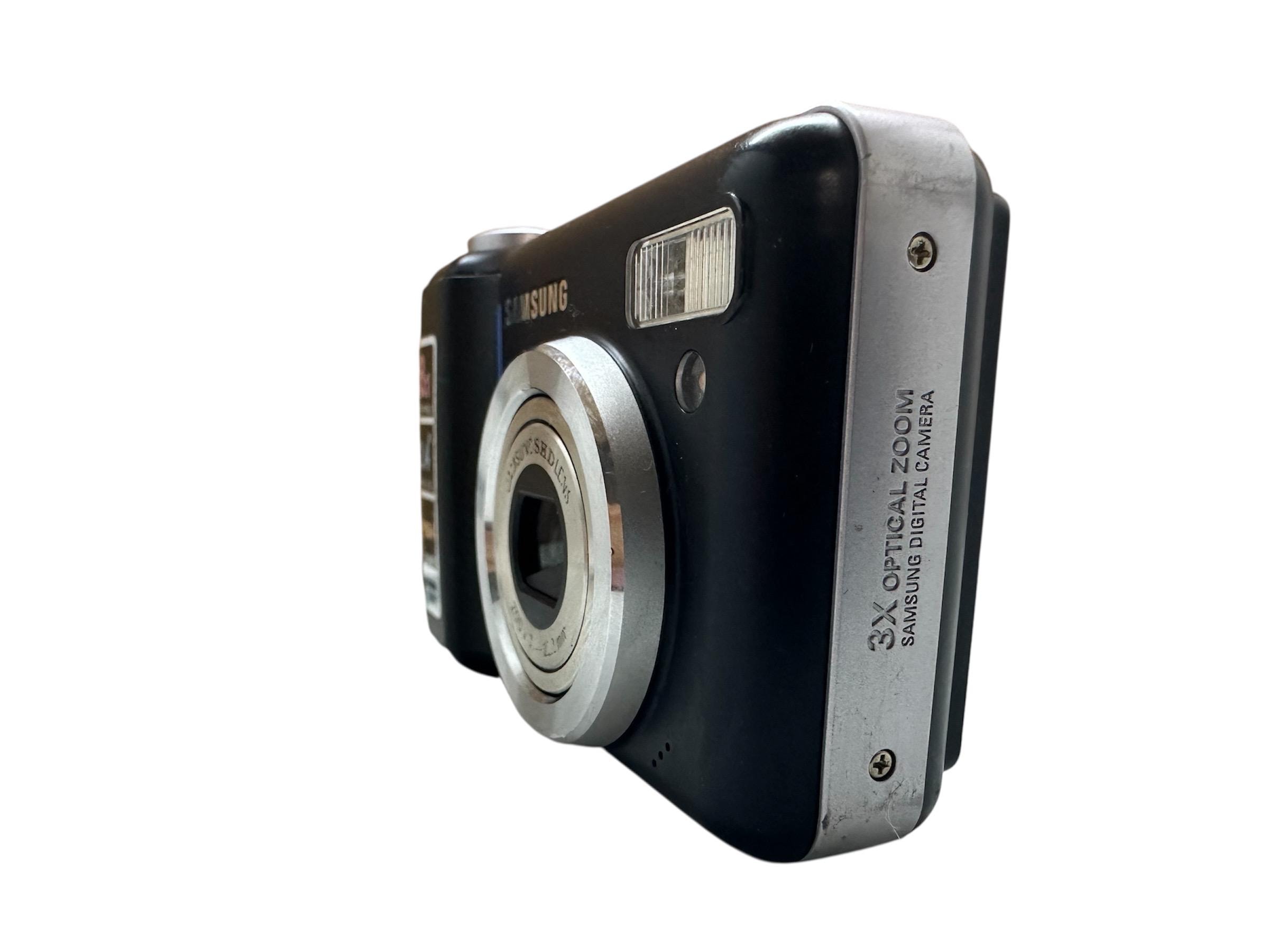 Samsung Digimax S800 Digital Camera Compact Mpeg4 8.1 MP 3X