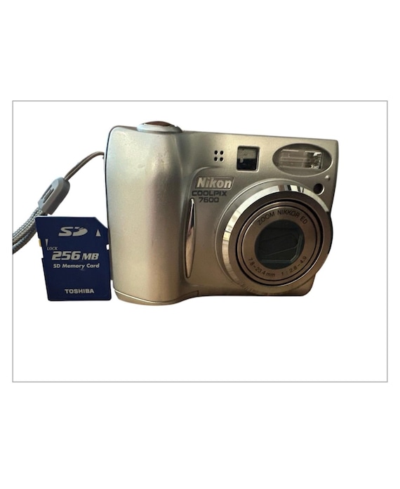 Nikon Coolpix 7600 7 MP Digital Camera 3x Optical Zoom 1.8 Inches