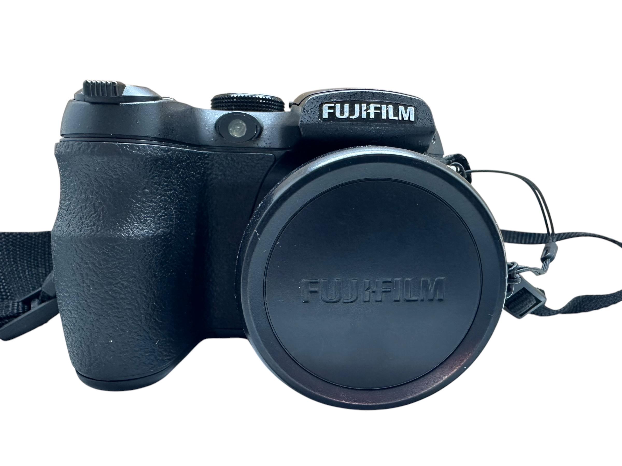 Fujifilm Finepix S1000fd Digital Camera 10 MP 12x Optical Zoom