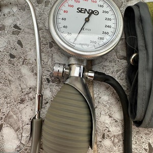 Vintage Mechanical Blood Pressure Sendo Monitor Very Old and Working Retro Collectible image 4