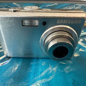 Samsung L830 Smart Digital Camera 3X Optical Zoom 8.1MP Compact 2,5 inches Lcd Compact Spot on Screen image 1