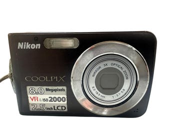 Nikon Coolpix S210 8 MP Digital Camera 3x Optical Zoom 2,5 Inches