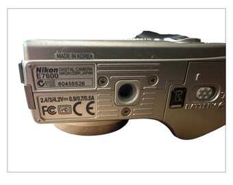 Nikon Coolpix 7600 7 MP Digital Camera 3x Optical Zoom 1.8 Inches