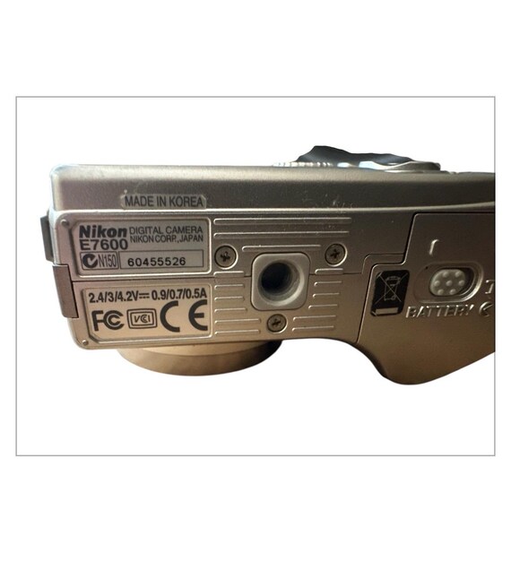 Nikon Coolpix 7600 7 MP Digital Camera 3x Optical Zoom 1.8 Inches