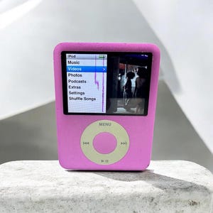 Vintage Unique Apple 8 GB iPod Nano 3 Music Storage in your Pocket Musical Rare Old
