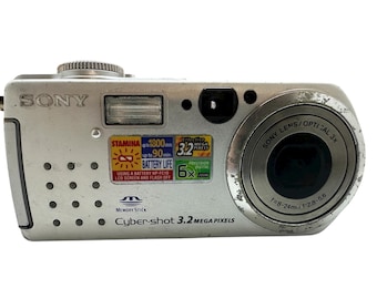 箱入りソニーDSC-P5サイバーショット（バッテリーと充電器なし）動作