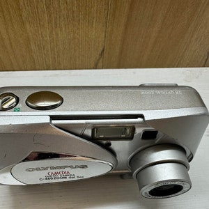 Olympus Camedia C 460 Digital Camera Compact 4MP 3 Optical Zoom image 2