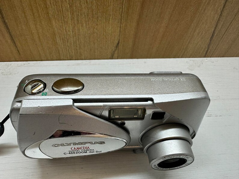 Olympus Camedia C 460 Digital Camera Compact 4MP 3 Optical Zoom image 2