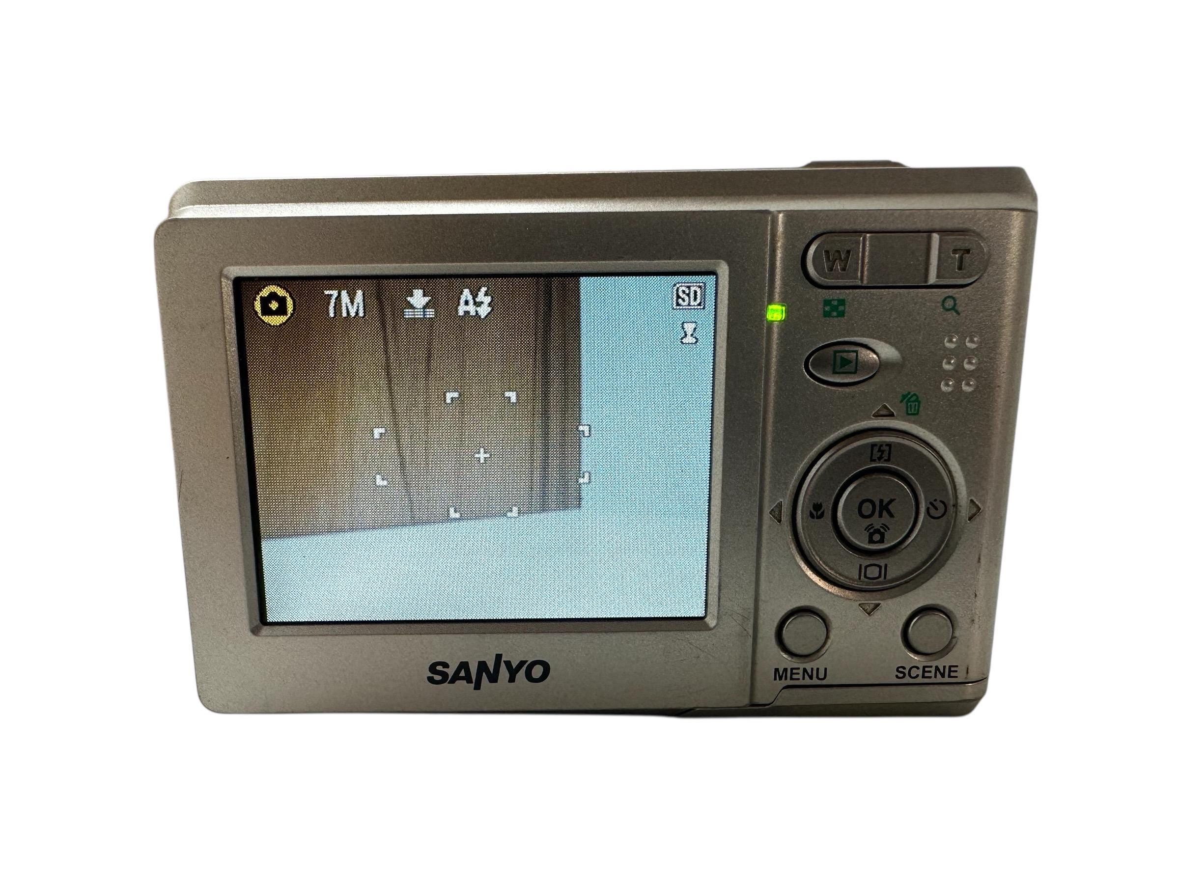 Sanyo S760 Digital Camera 7.1 MP 3x Optical Zoom Digital Anti Blur