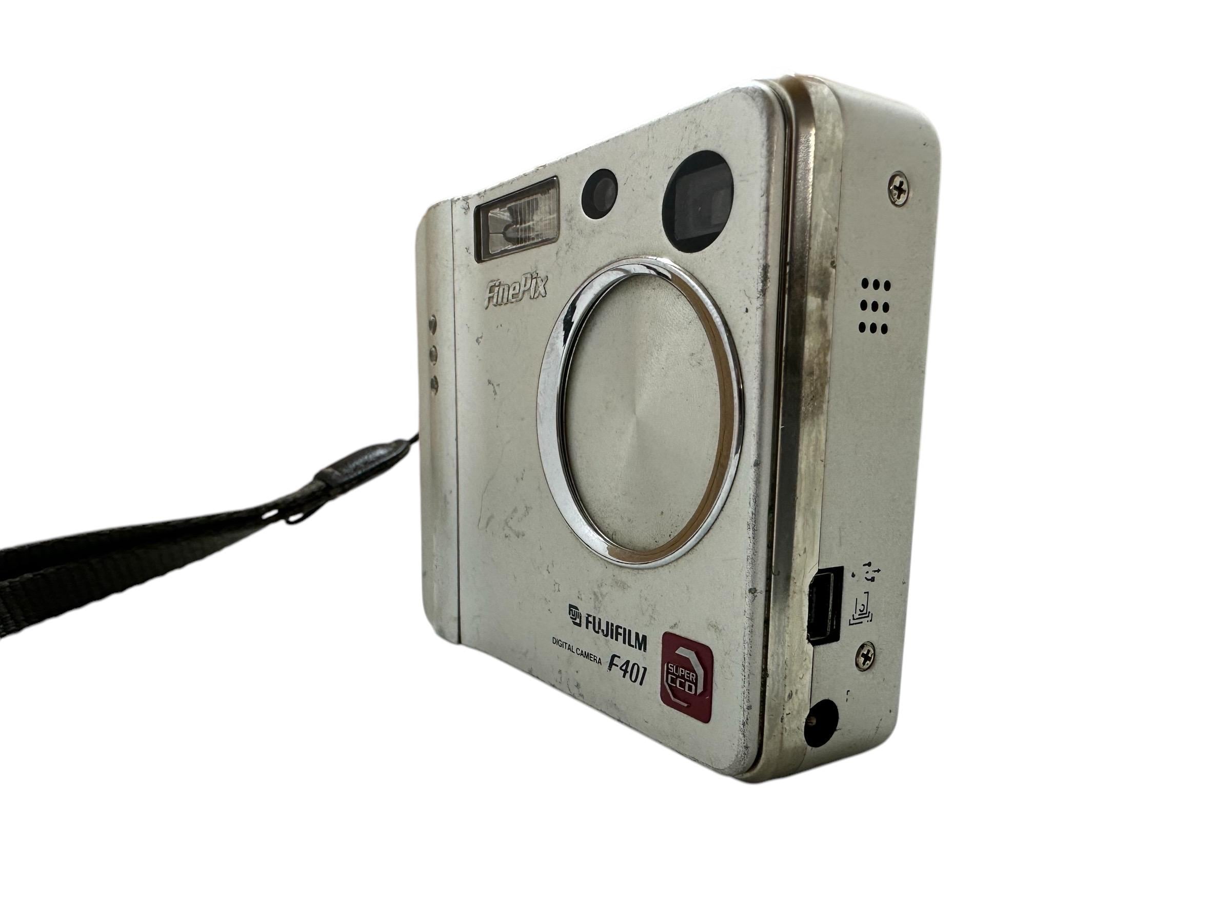 FUJIFILM finepix F401 CCDセンサー オールドコンデジ FUJIFILM Finepix F401 Digital Camera Silver Tested Excellent