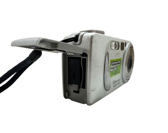 Sony Cybershot DSC-P8 Digital Camera 3x Optical Zoom 3.2 MP