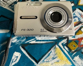 Olympus Fe-320 Digital Camera 8 MP 3X Optical Zoom 2,35 Inches LCD