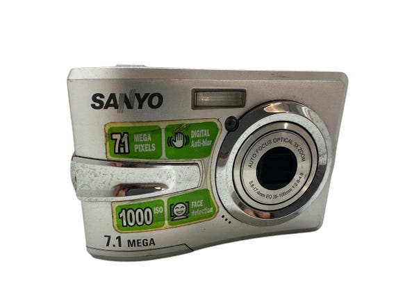 Sanyo S760 Digital Camera 7.1 MP 3x Optical Zoom Digital Anti Blur