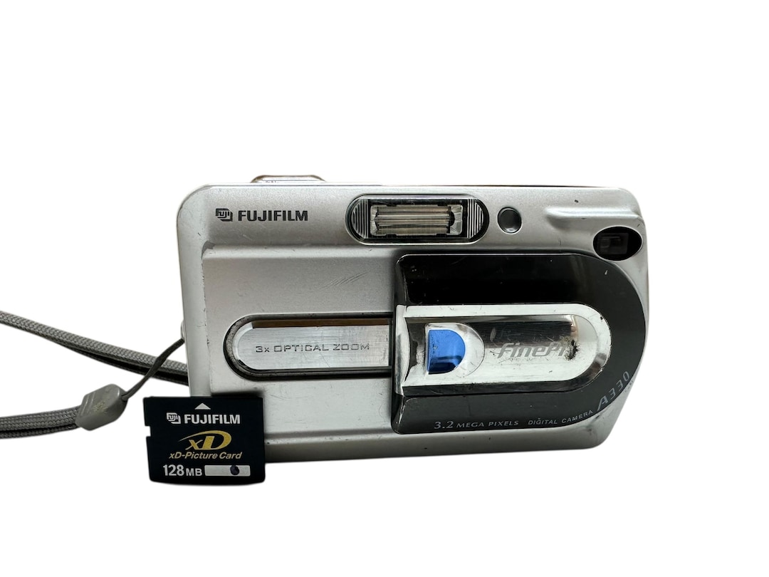 Fujifilm Finepix A330 Digital Camera 3.2 MP 3X Optical Zoom