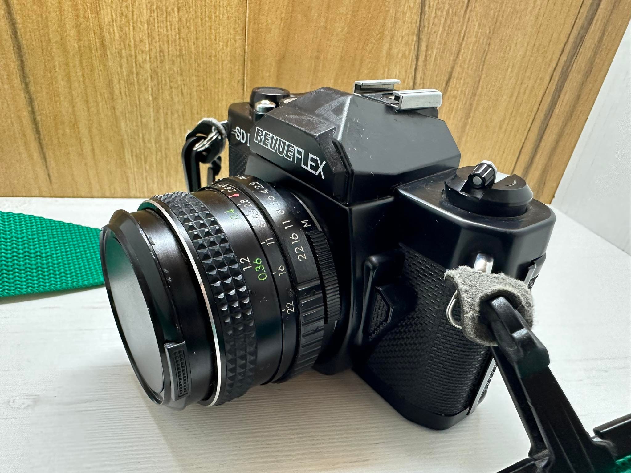 Vintage Flex Camera Revue Flex SD I SLR Film Made in Japan 28 Mm