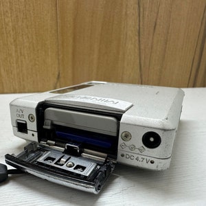 Konica Minolta Dimage Xt Digital Camera 3,2 MP Compact 3X Optical Zoom 2GB Memory Card and Battery image 8