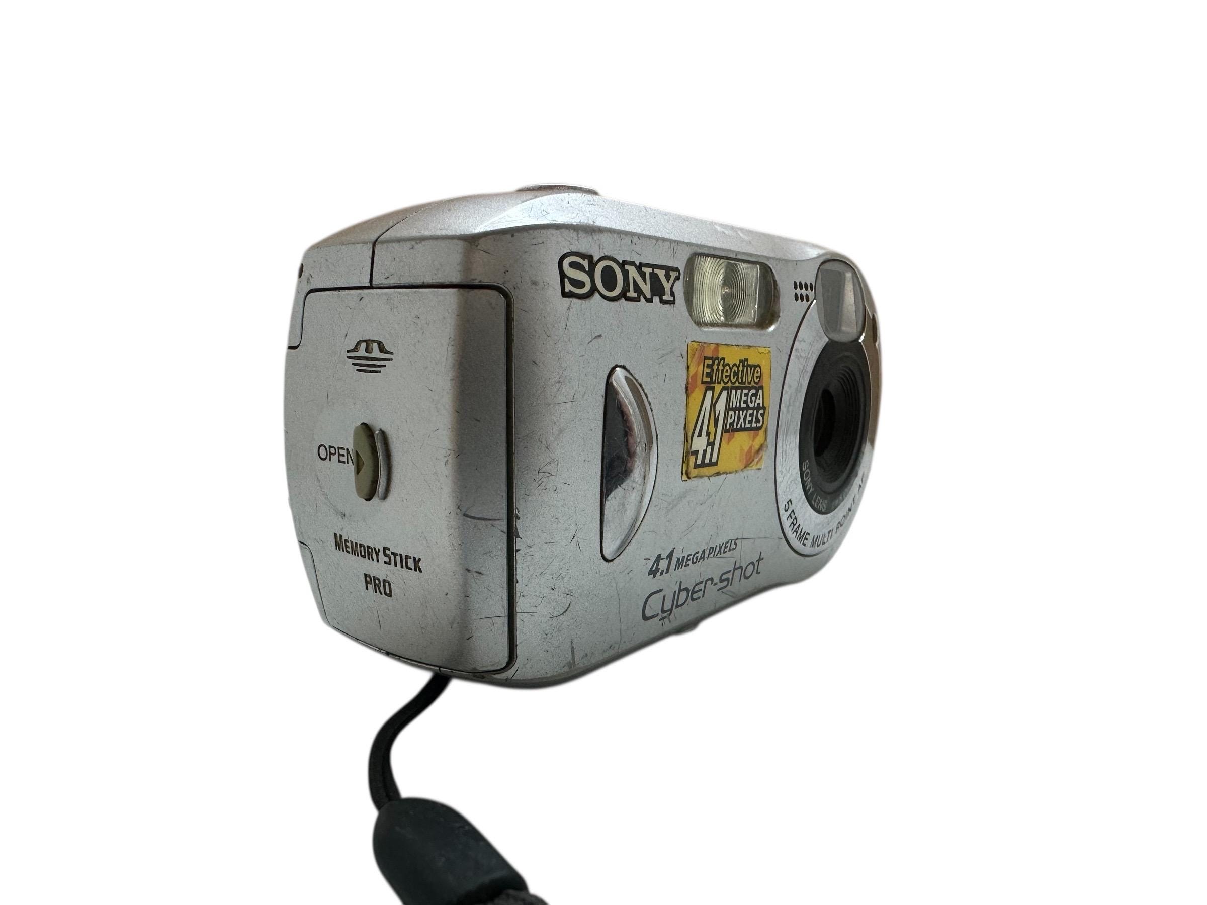 Sony Cybershot DSC-P41 Digital Camera MPEG Movie Vx 4.1 MP Carl