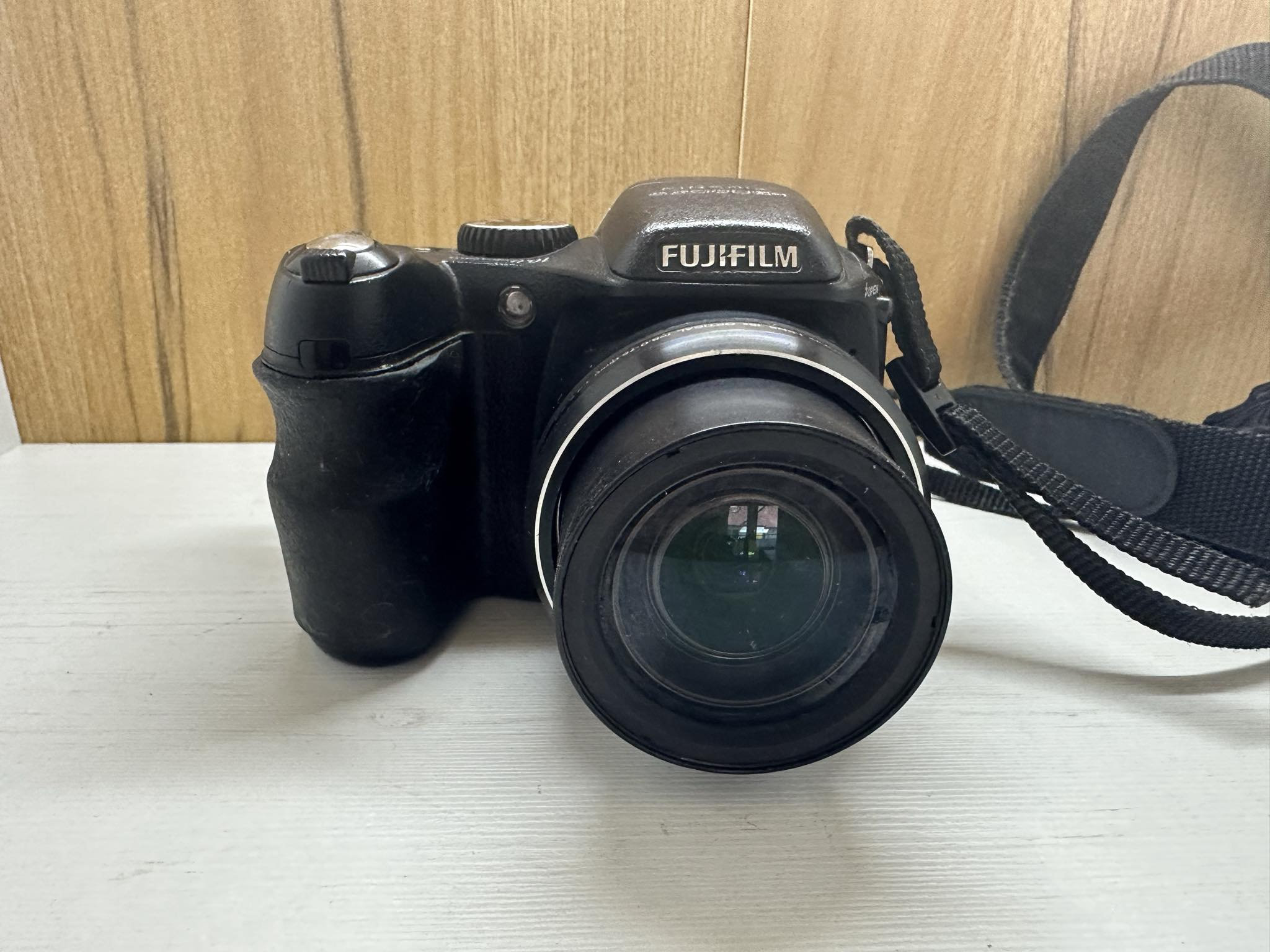 Fujifilm FinePix S2000HD Cámara digital de 10MP con zoom óptico estabilizado de imagen dual de 15x