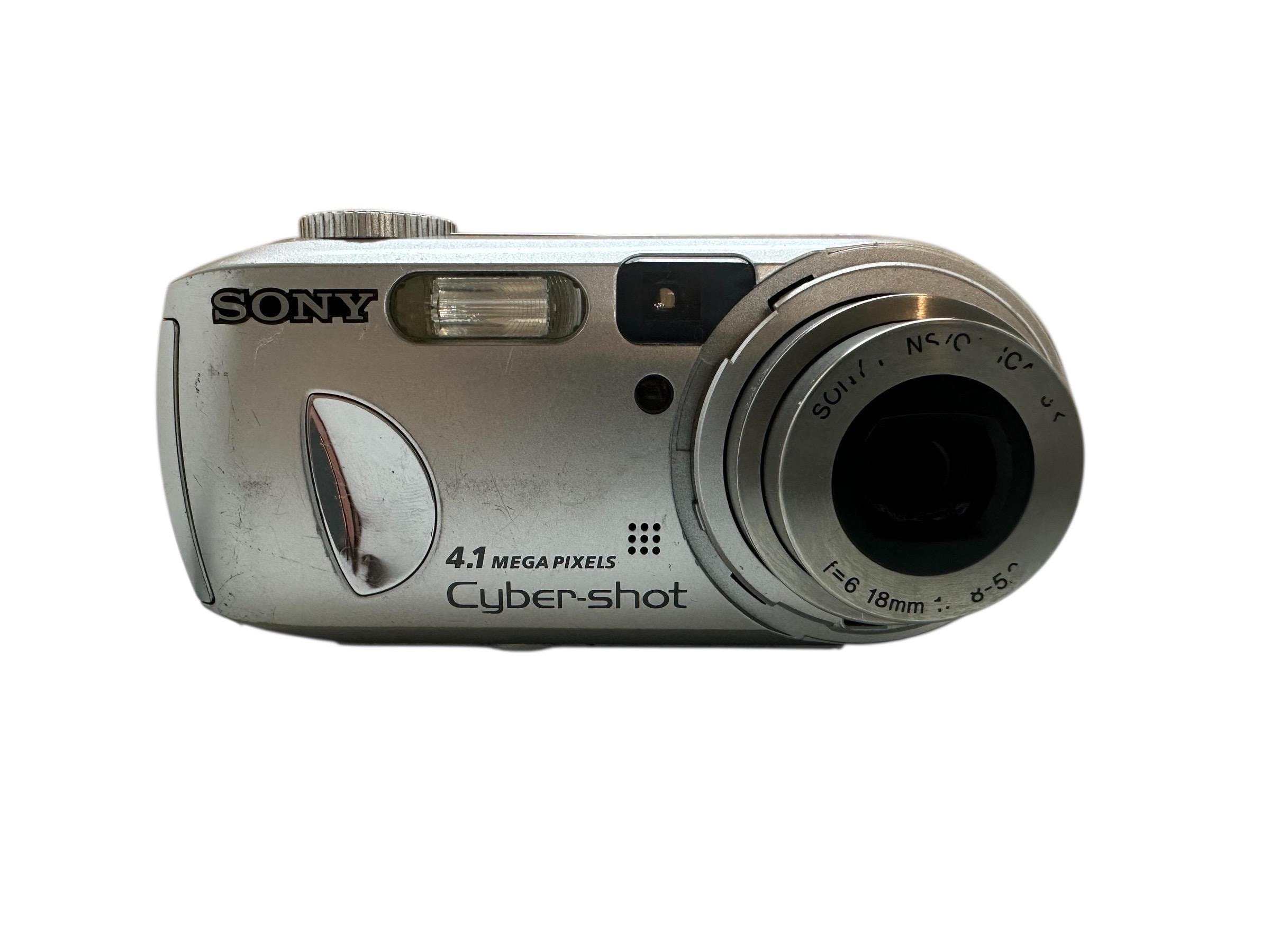 SONY Cyber−Shot DSC-P43 単3電池2本使用 Sony Cyber-Shot DSC-P43 4.1 MP Mega Pixel Silver Digital Camera