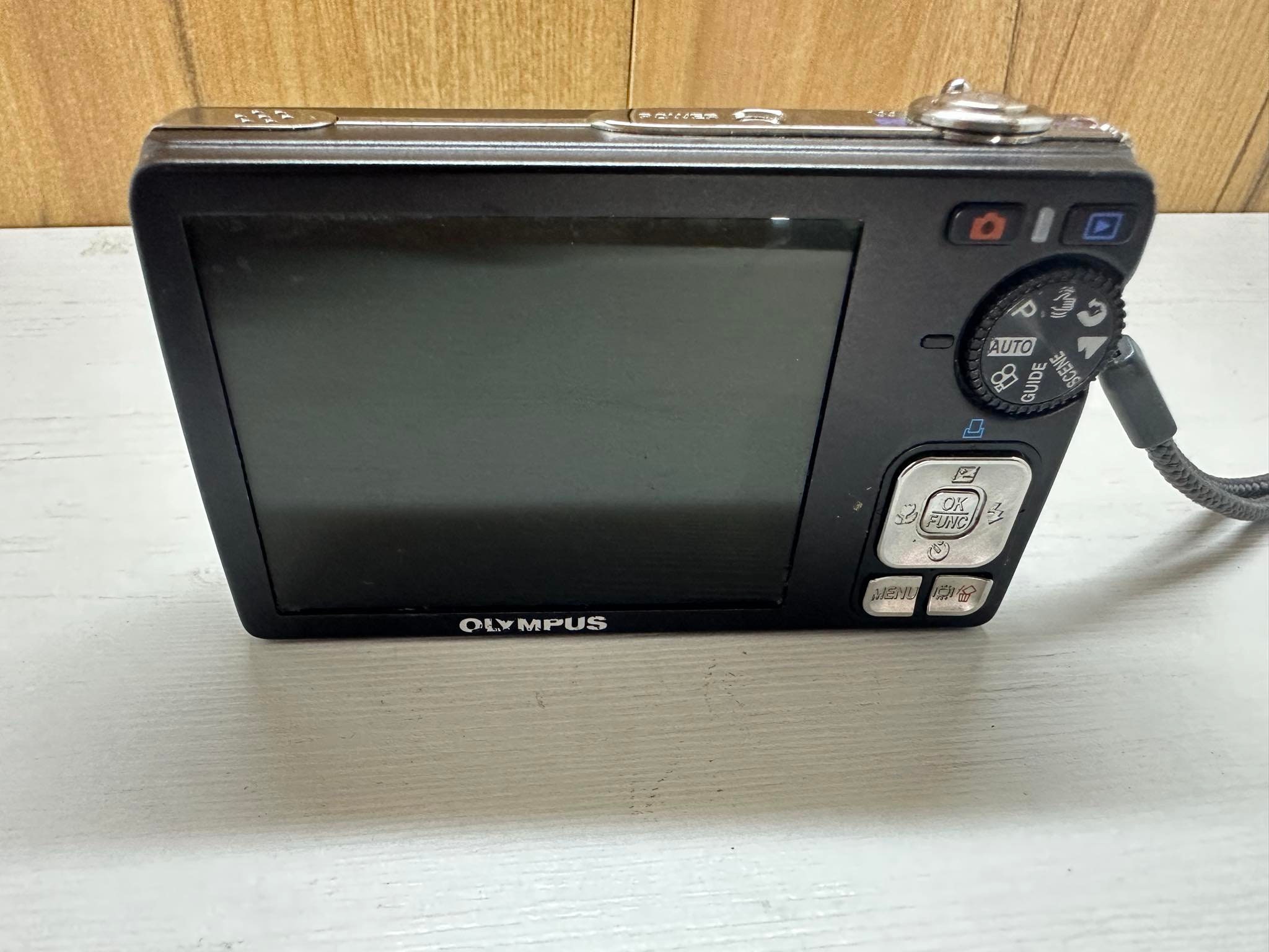 Olympus Fe-350 Wide Digital Camera 4X Optical Zoom 2.7