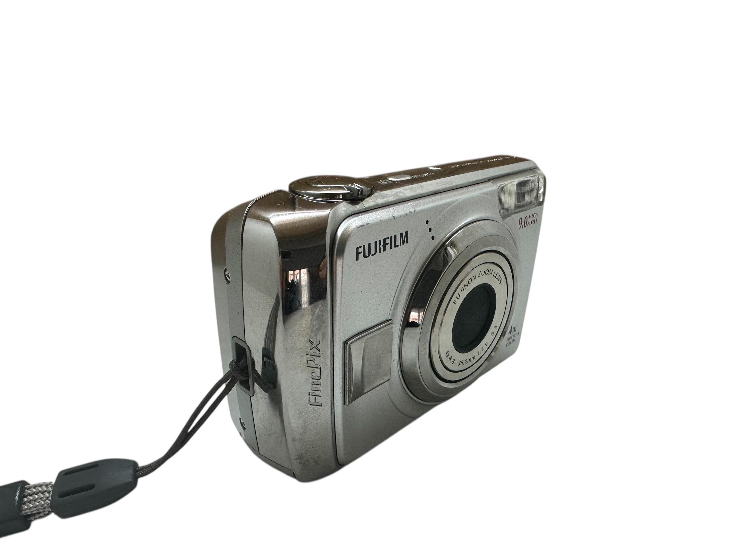 【希少品】Fujifilm FinePix A900 9.0メガピクセル Amazon.com : Fujifilm Finepix A900 9MP Digital Camera with