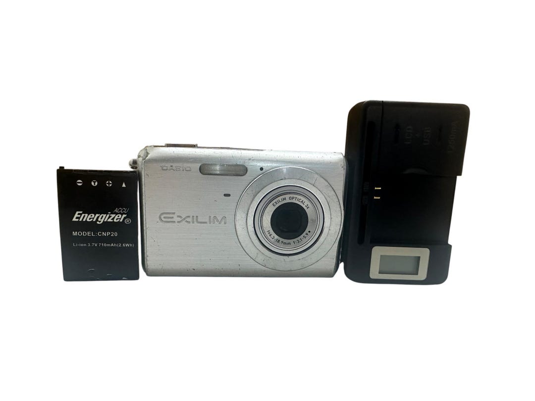 Casio Exilim EX-Z60 Digital Camera 6 MP 3X Optical Zoom 2.6 Inches