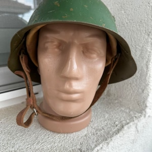 Casco militare vintage di tipo tedesco M36 Esercito bulgaro 1941 Equipaggiamento originale del soldato