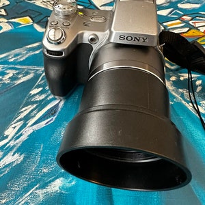 Professional Sony CyberShot Digital Camera Dsc-H1 5.1 Mp 12X Optical Zoom 2.5 inches LCD AA Batteries image 1