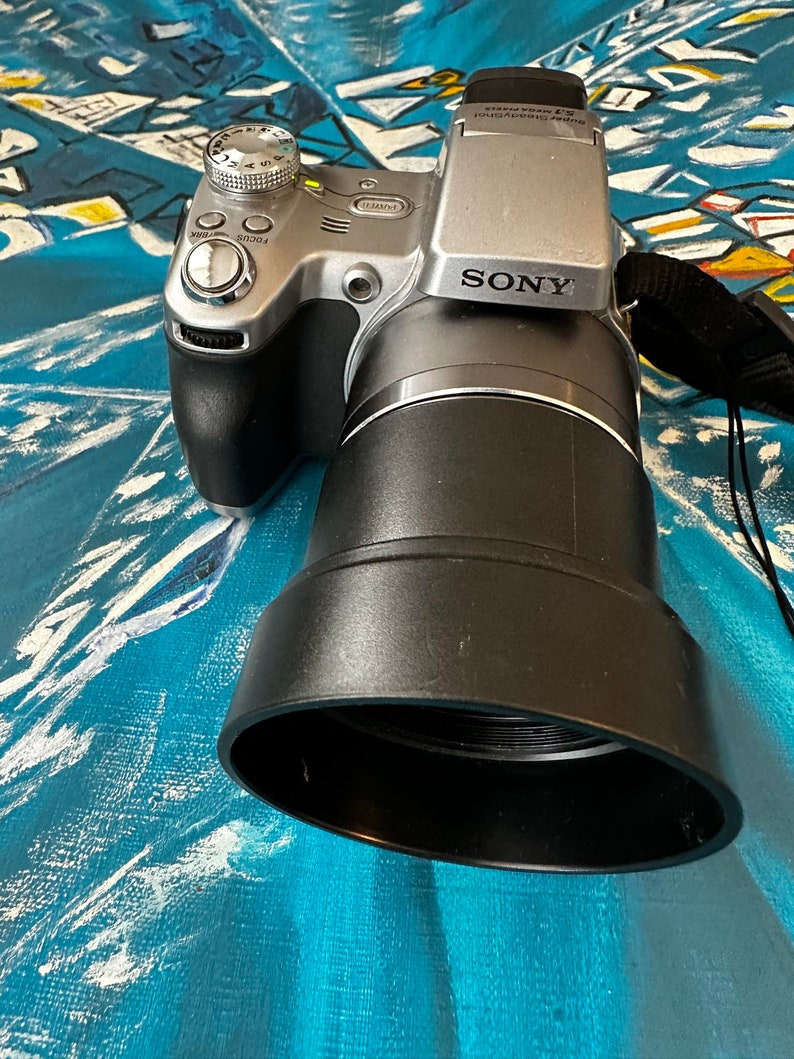 Professional Sony CyberShot Digital Camera Dsc-H1 5.1 Mp 12X Optical Zoom 2.5 inches LCD AA Batteries image 1