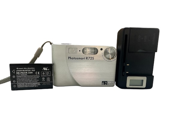 Hewlett Packard HP Photosmart R725 Digital Camera 6.2 MP 3X