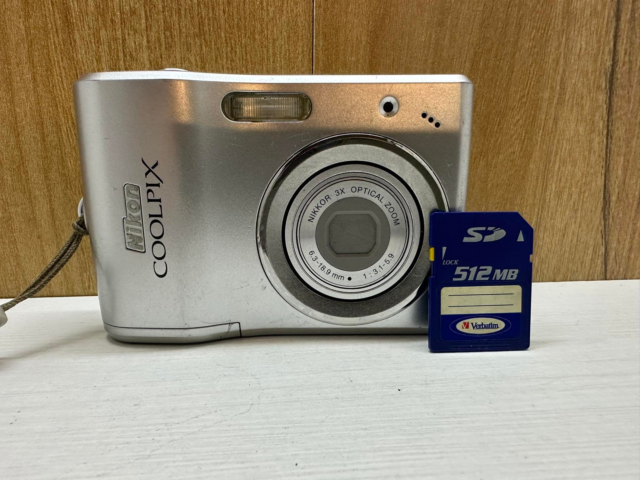 Nikon Coolpix 4300 - Appareil photo numérique - 4,0 Mégapixels - Argent