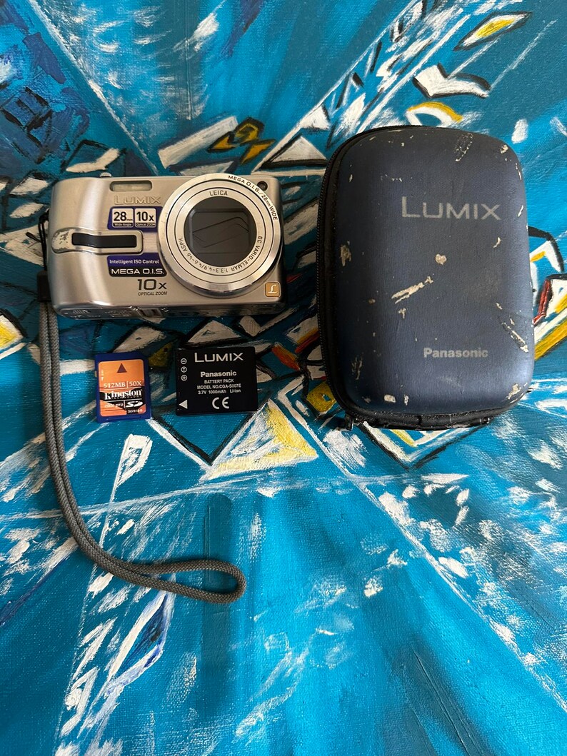 Panasonic Lumix DMC-TZ3 Digital Camera Leica Made in Japan 10X Optical Zoom 7.2MP 3 inches Lcd 512n Mb Memory card, battery and Case image 1