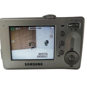 Samsung D75 Smart Digital Camera 7.2 MP 3X Optical Zoom Compact Burn Pixels AA Batteries