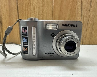 Samsung Digimax D53 Digital Camera 5 MP 3X Optical Zoom 2,4 Inches Lcd  Compact