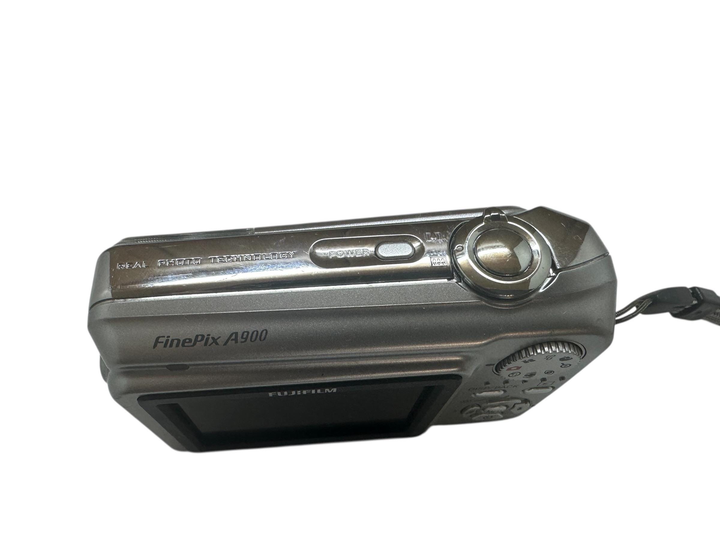 Fujifilm Finepix A900 Digital Camera 9 MP LCD Compact 4x