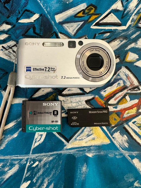 Sony Cybershot DSC-P200 Digital Camera 7.2 MP 3X Optical Zoom
