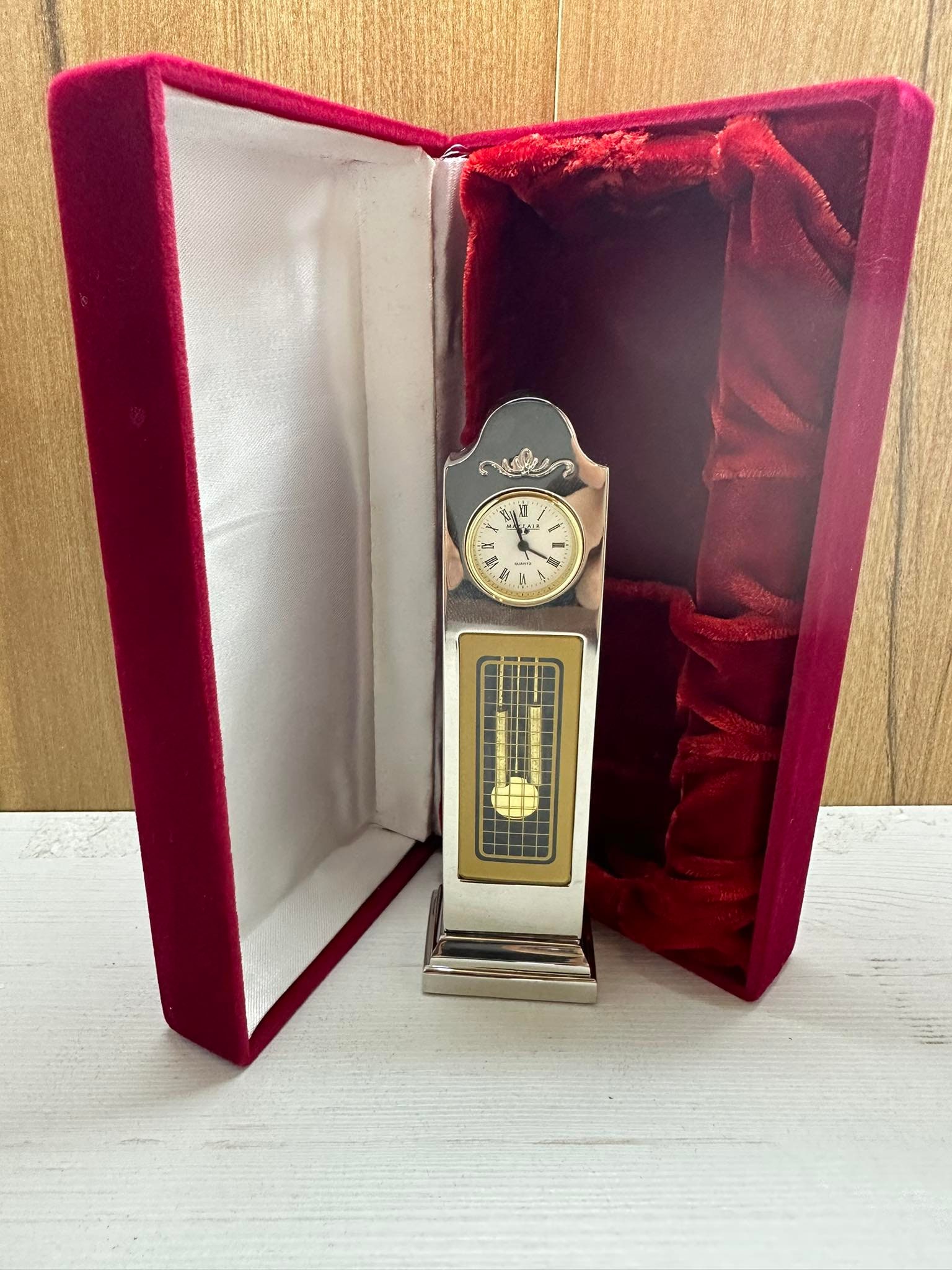 MAYFAIR Einzigartige Erstaunliche Miniatur Quarz Messing Uhr Art