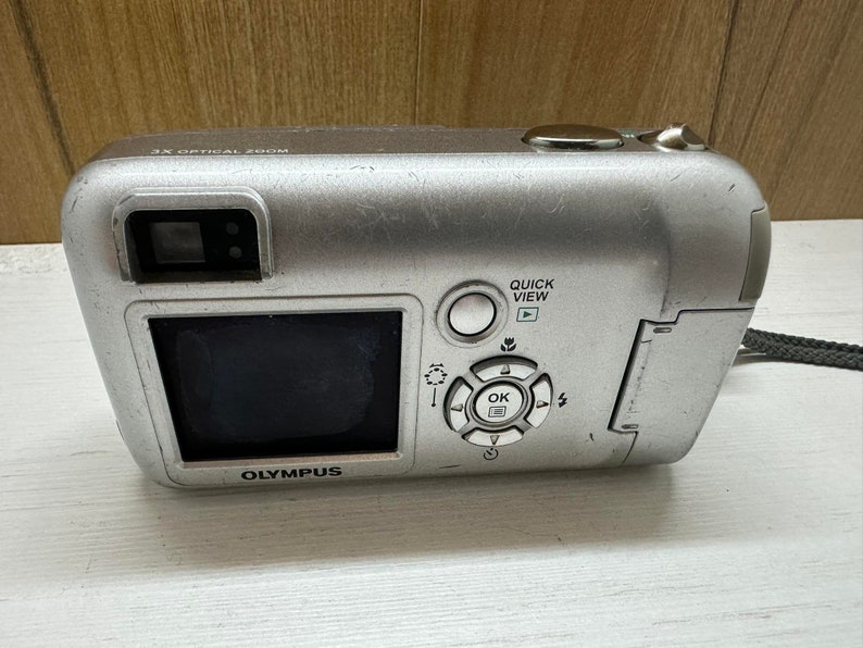 Olympus Camedia C 460 Digital Camera Compact 4MP 3 Optical Zoom image 8