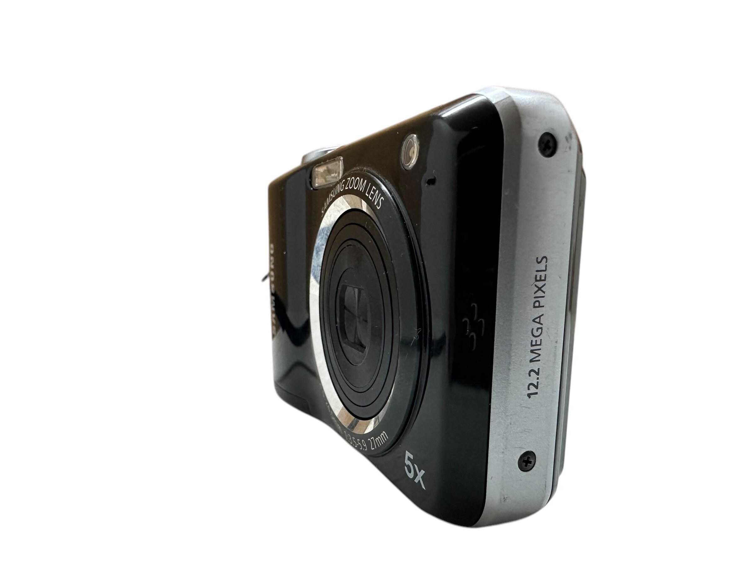Samsung ES28 Digital Camera 12 MP 5X Optical Zoom 2,5 Inches Lcd