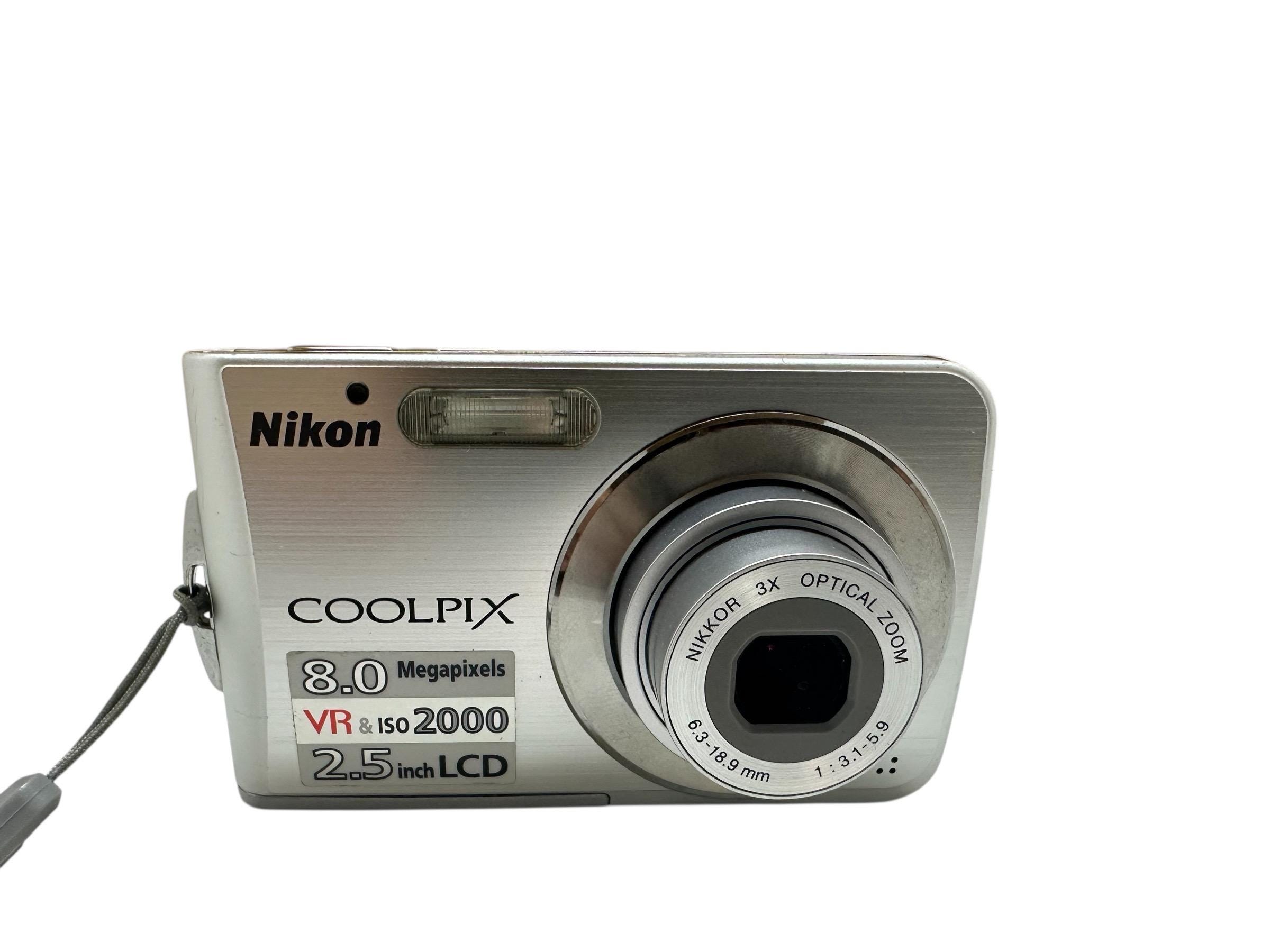 Nikon Coolpix S210 Testée, Compact 8 MP Avec Zoom Optique Nikkor 3x, Argent