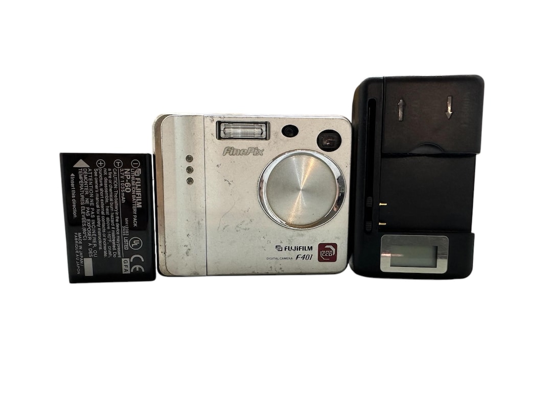 FUJIFILM FinePix F401 コンパクトデジタルカメラ FUJIFILM FinePix F401 Compact Digital Camera CCD TESTED Read NO