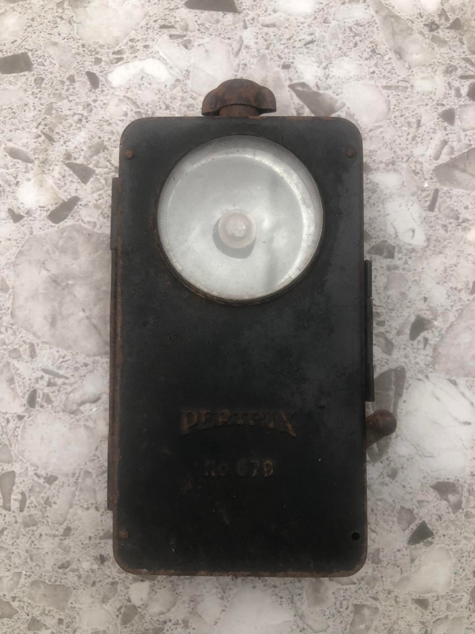 Lampe de poche Allemande Pertrix 677 - WW2 german light