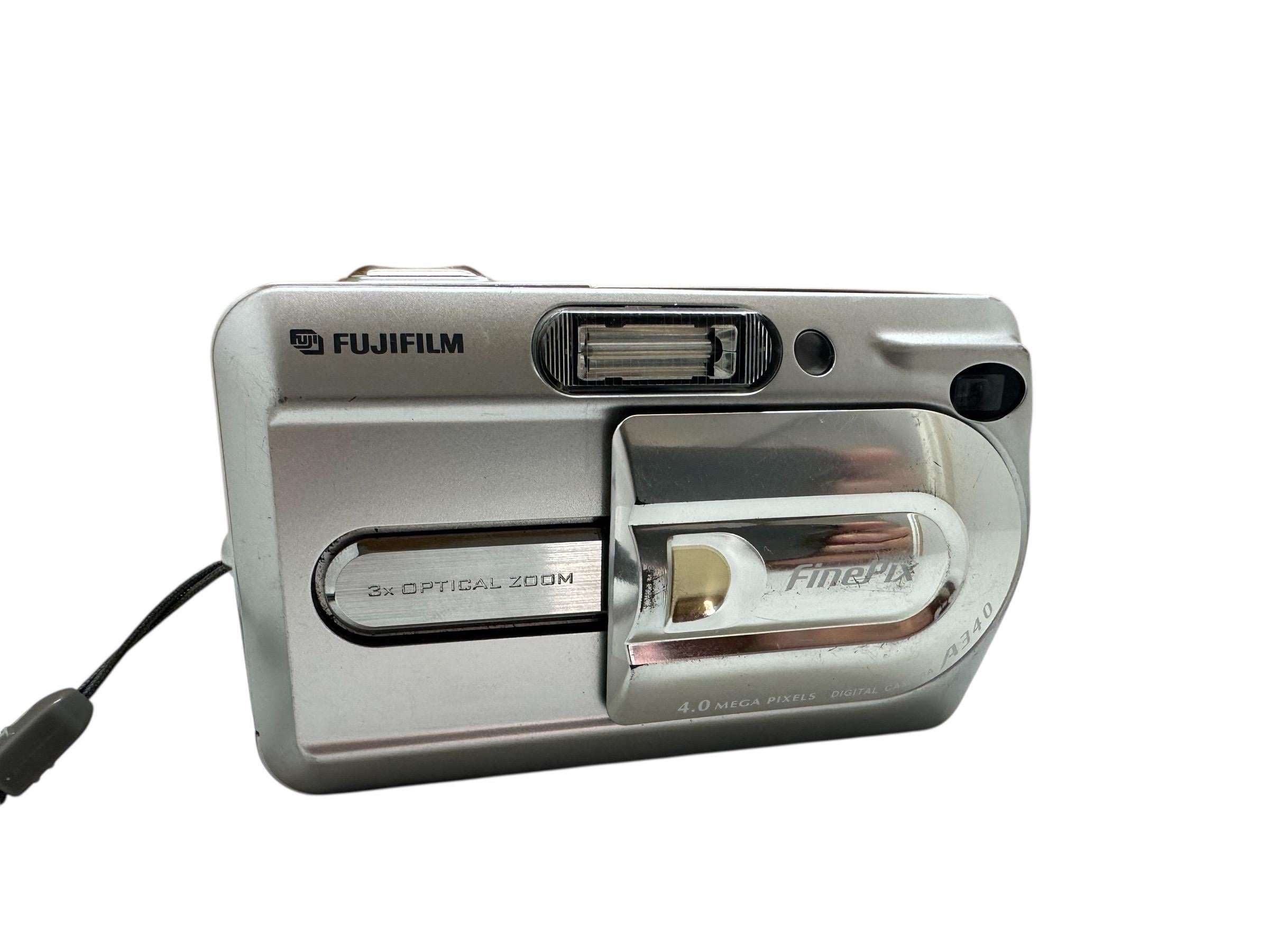 富士フイルム FinePix A340 デジタルカメラ 4MP 3倍光学ズーム