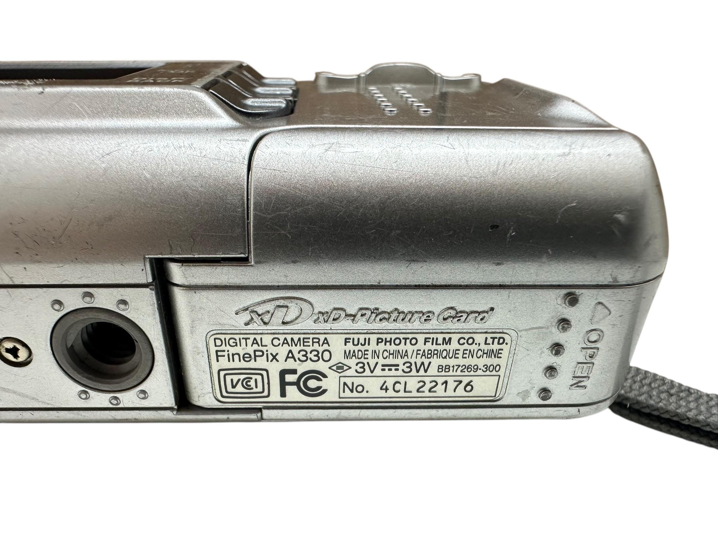 Fujifilm Finepix A330 Digital Camera 3.2 MP 3X Optical Zoom
