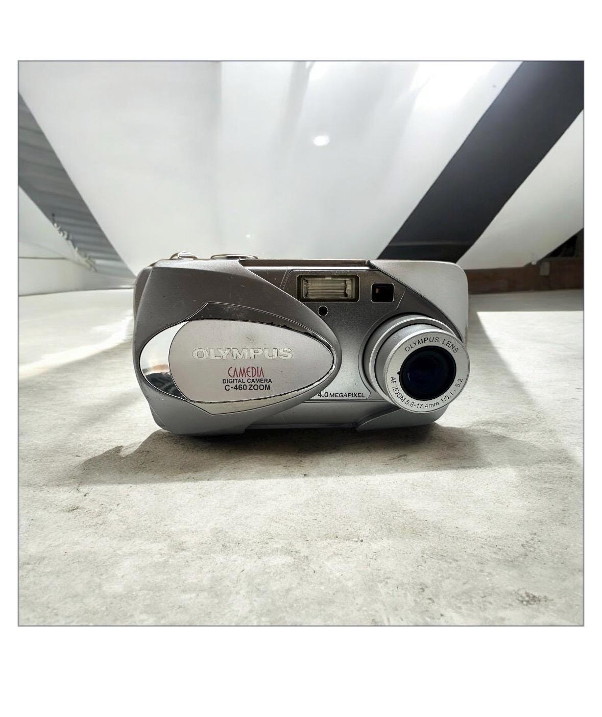 Olympus Camedia C 460 Digital Camera Compact 4MP 3 Optical Zoom