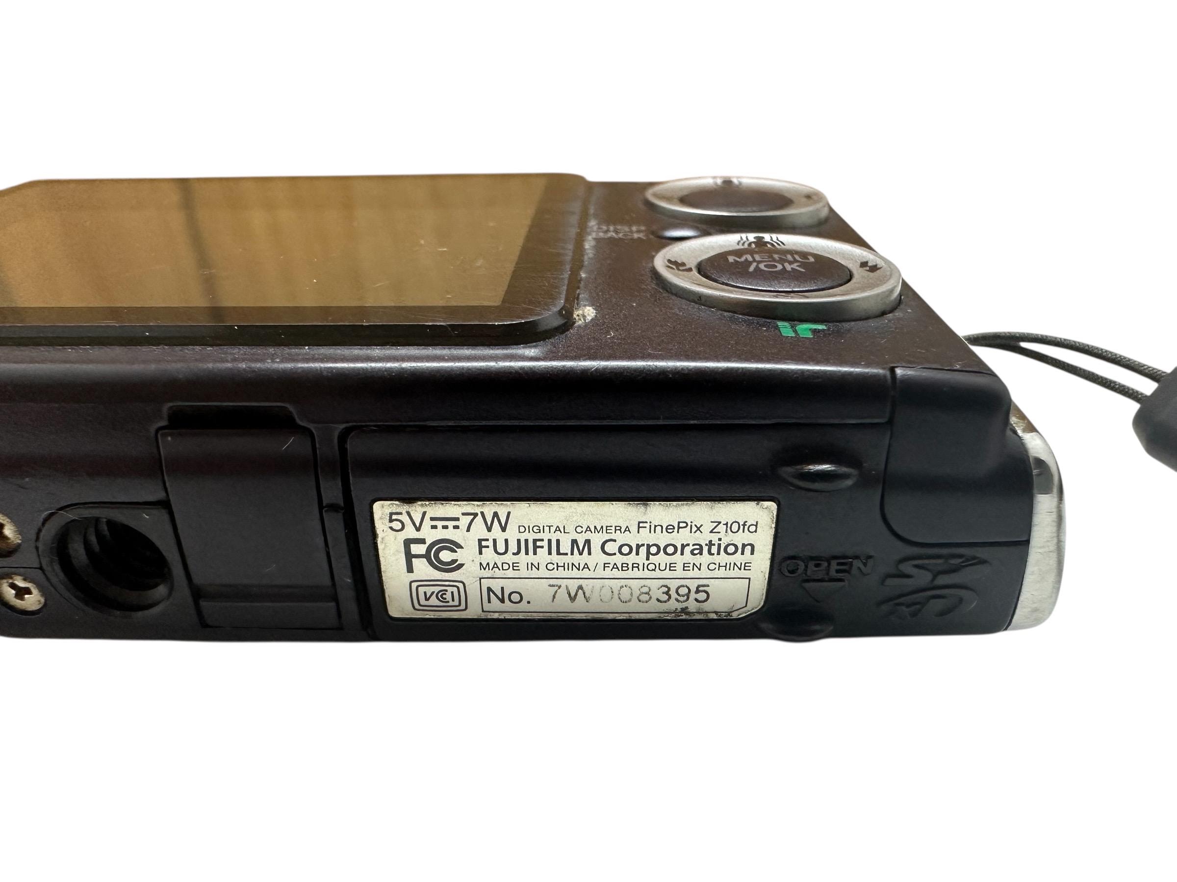 Fujifilm Finepix Z10fd Purple Digital Camera 7.2 MP 3X Optical