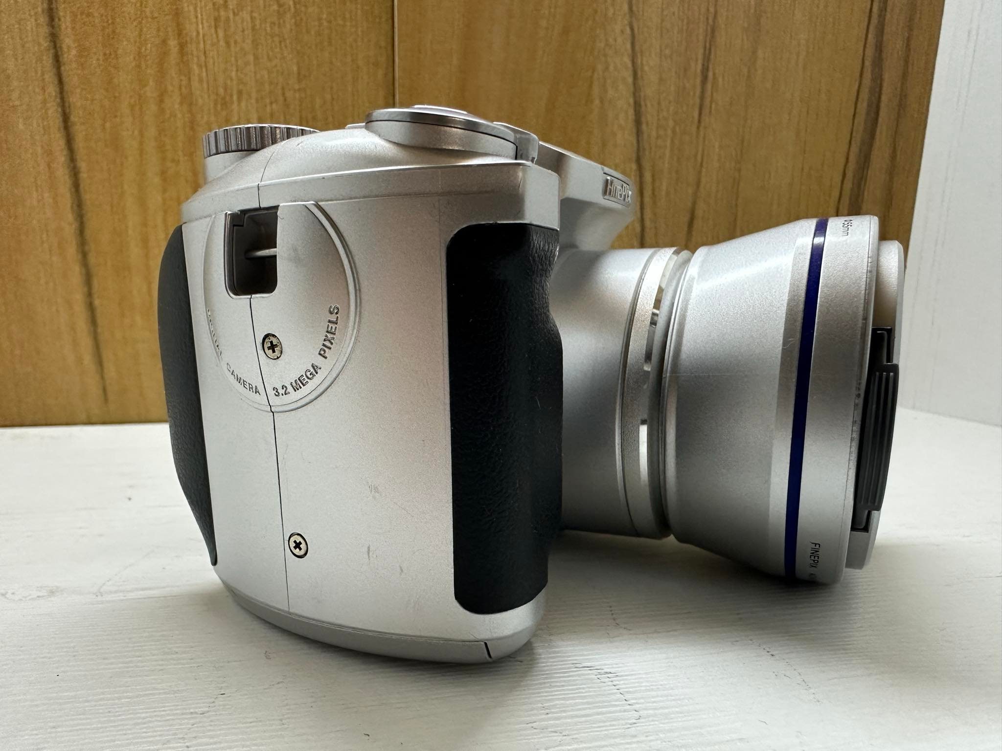 Fujifilm Finepix S304 Digital Camera 6X Optical Zoom Compact Fujifilm Finepix S304 Digital Camera 6X Optical Zoom Compact