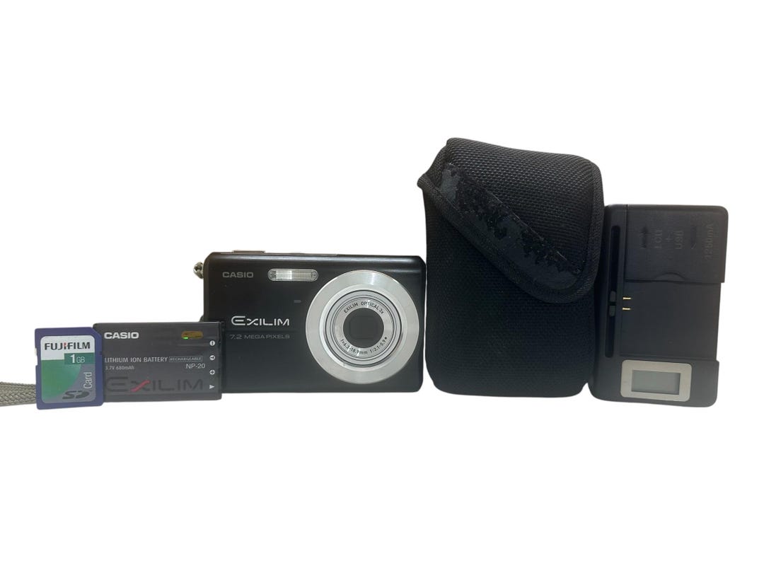 CASIO Exilim EX-Z75 Digital Camera 7.2 MP 3X Optical Zoom 2.6