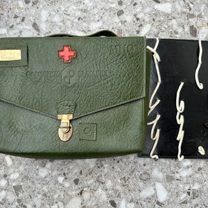 Vintage Military Field Medic First Aid Leather Bag Medical Army Soldier Doctor Green Red Cross