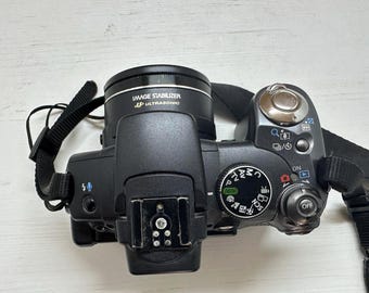 Canon Powershot Pro Series S5IS Digital Camera 8 MP 12X Optical